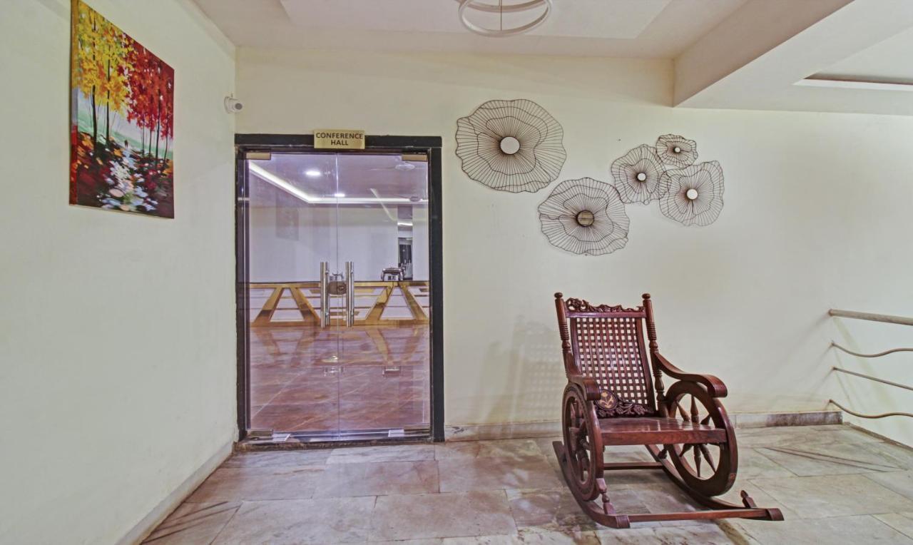 Отель Treebo The Boss Raipur  Экстерьер фото